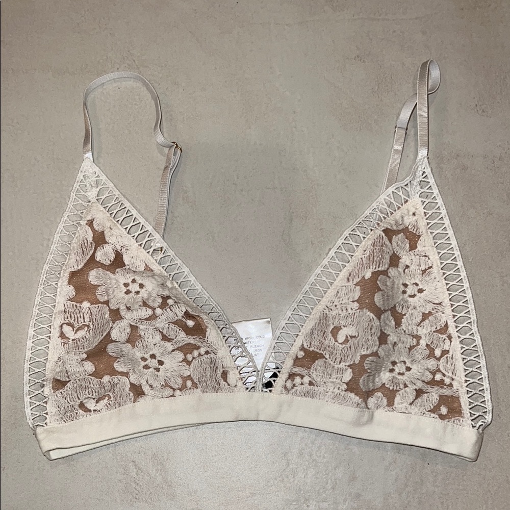 Fora M Cream Lace Bralette